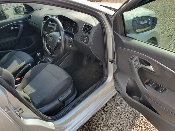 2017-Volkswagen-Polo-VW-POLO-12-TSI-2017-SUNROOF image:5