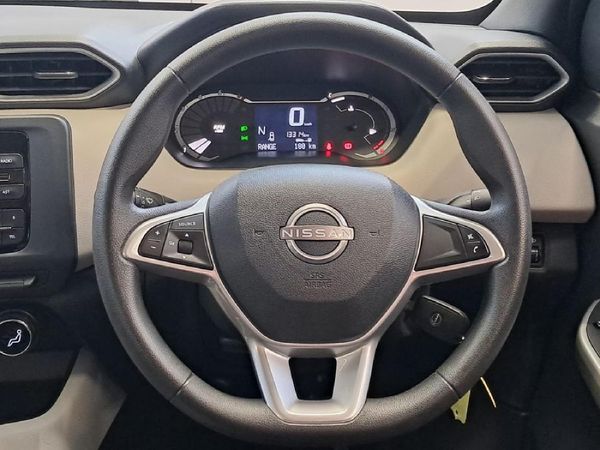 2025-Nissan-Magnite-10-Visia-AMT image:14