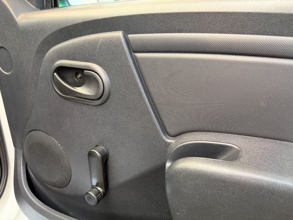 2015-Nissan-NP200-16-AC-Safety-Pack image:9
