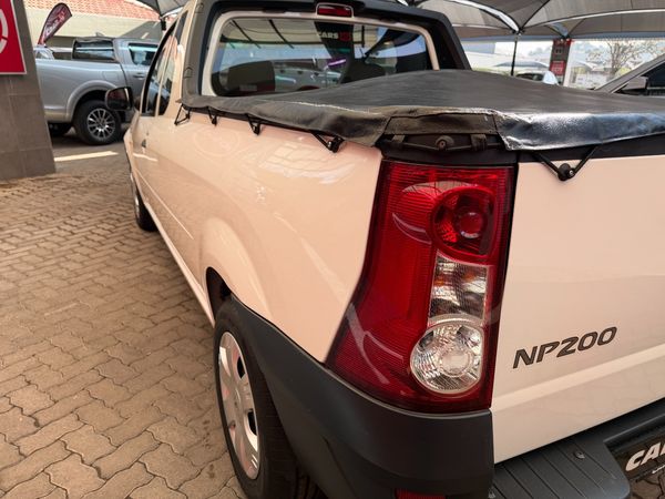 2015-Nissan-NP200-16-AC-Safety-Pack image:25