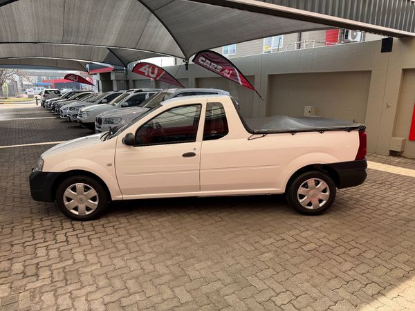 2015-Nissan-NP200-16-AC-Safety-Pack image:6