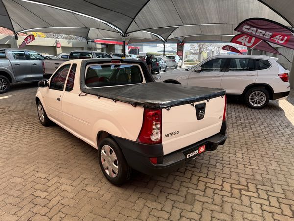 2015-Nissan-NP200-16-AC-Safety-Pack image:8