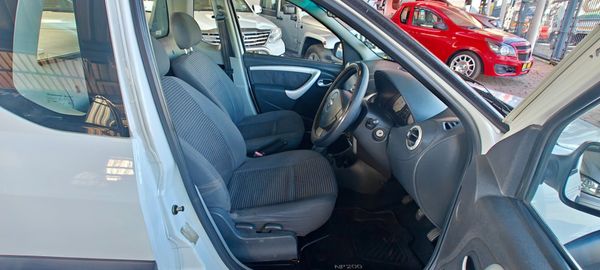 2011-Nissan-NP200-16-AC-Safety-Pack image:5
