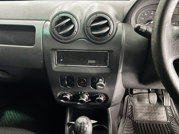 2016-Nissan-NP200-16 image:8
