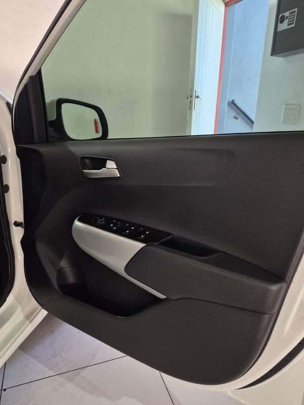 2022-Kia-Picanto-12-Street-Auto image:10