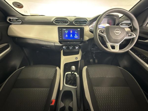 2024-Nissan-Magnite-10-Acenta-AMT image:1
