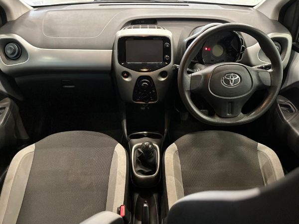 2015-Toyota-Aygo-10-5-dr image:9