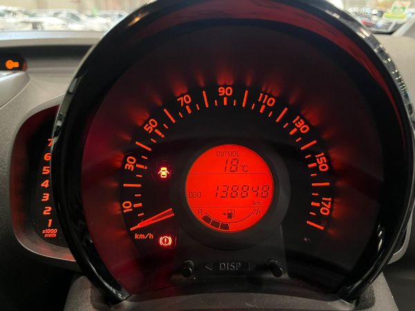 2015-Toyota-Aygo-10-5-dr image:10