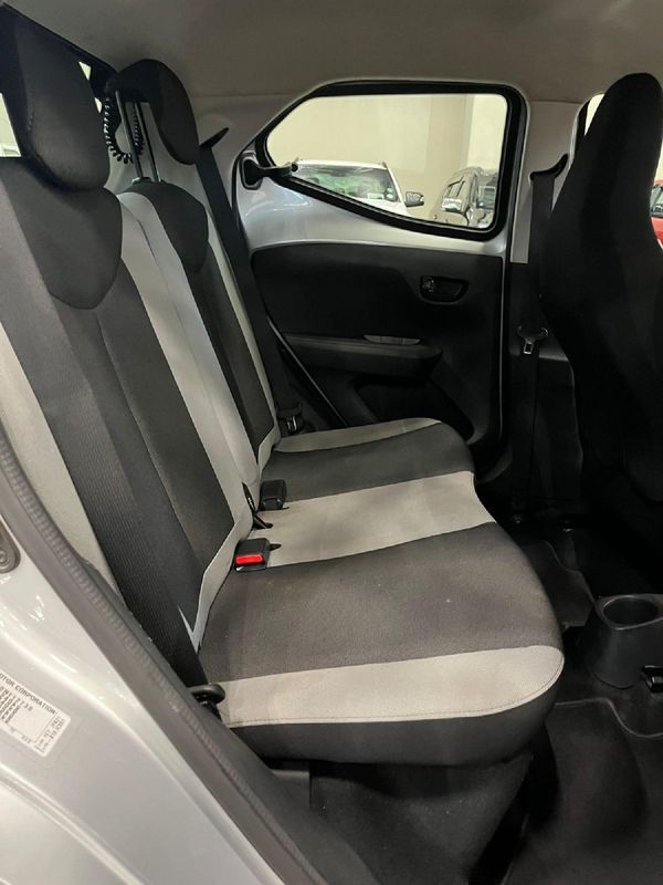 2015-Toyota-Aygo-10-5-dr image:11