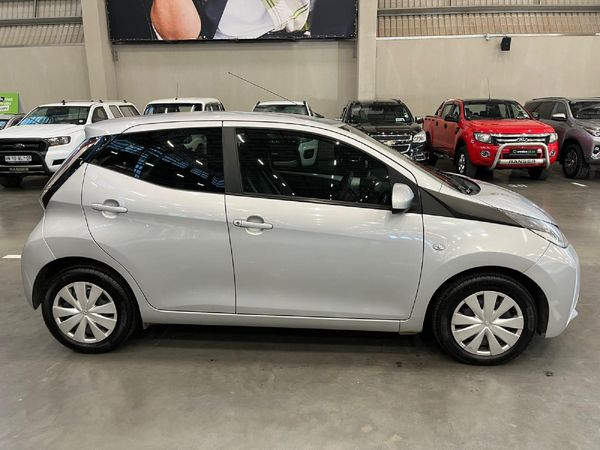 2015-Toyota-Aygo-10-5-dr image:1