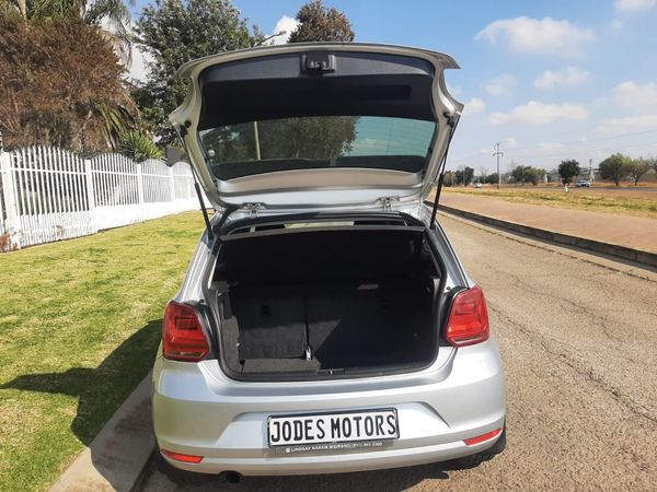 2017-Volkswagen-Polo-12-TSI-Highline-81kW image:17