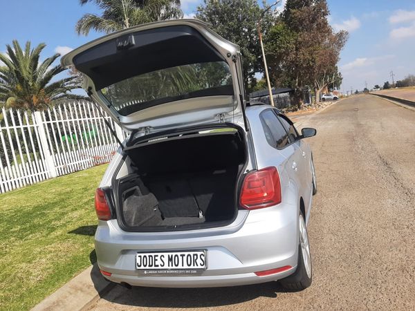 2017-Volkswagen-Polo-12-TSI-Highline-81kW image:21