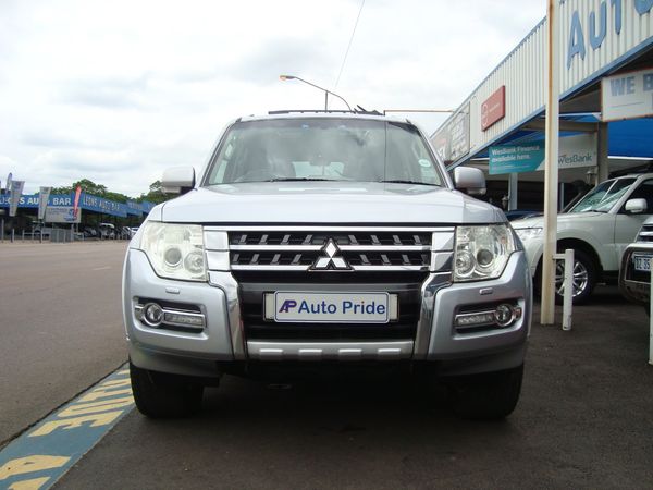 2015-Mitsubishi-Pajero-32-Di-Dc-GLS-Auto image:1