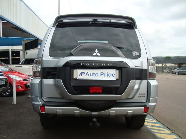 2015-Mitsubishi-Pajero-32-Di-Dc-GLS-Auto image:4
