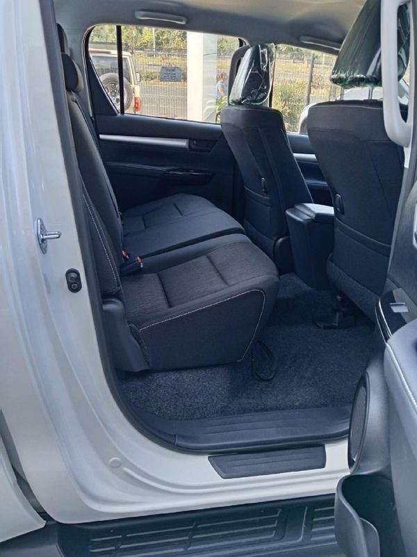 2026-Toyota-Hilux-24-GD-6-Raised-Body-Raider-Double-Cab image:4