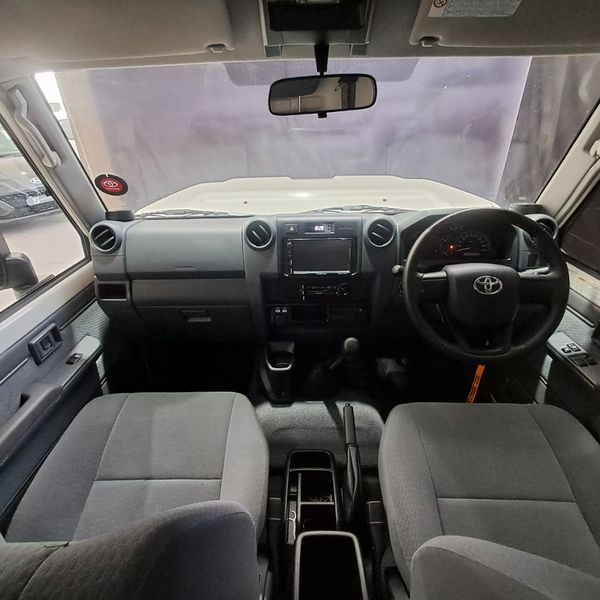 2025-Toyota-Land-Cruiser-79-45-D-Single-Cab image:11