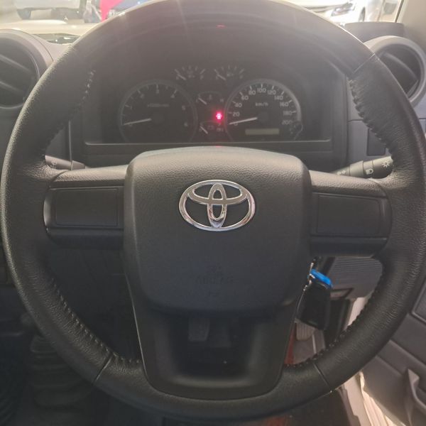 2025-Toyota-Land-Cruiser-79-45-D-Single-Cab image:13