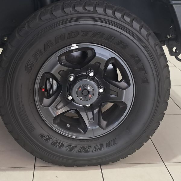2025-Toyota-Land-Cruiser-79-45-D-Single-Cab image:3