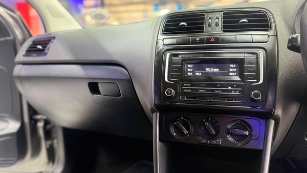 2020-Volkswagen-Polo-Vivo-14-Trendline-5-dr image:11