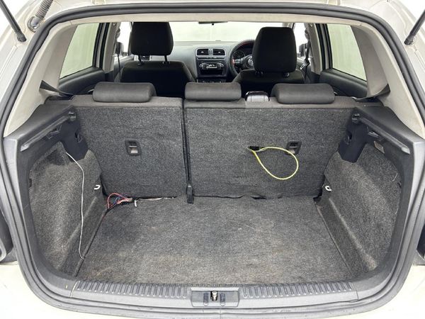 2013-Volkswagen-Polo-14-Comfortline-5-dr image:12