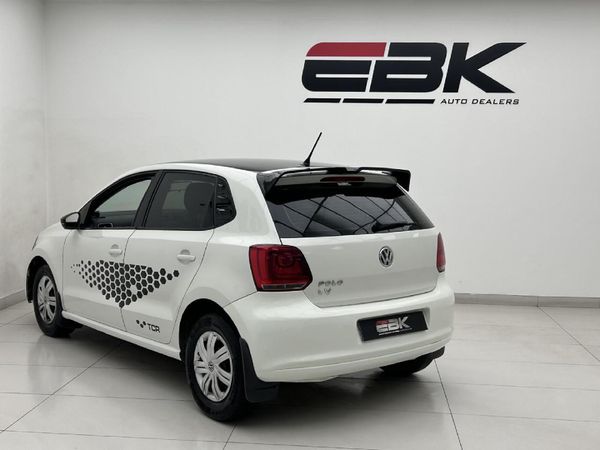 2013-Volkswagen-Polo-14-Comfortline-5-dr image:3