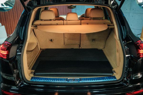 2017-Porsche-Cayenne-Diesel-Platinum image:9
