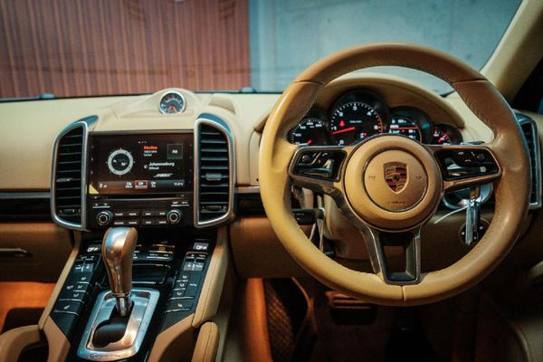 2017-Porsche-Cayenne-Diesel-Platinum image:12