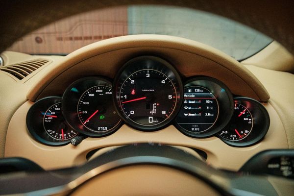 2017-Porsche-Cayenne-Diesel-Platinum image:14