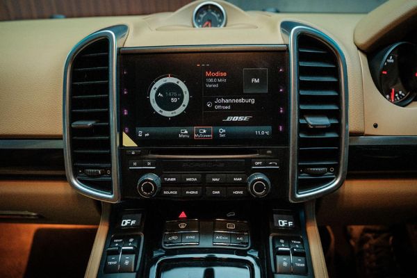 2017-Porsche-Cayenne-Diesel-Platinum image:15