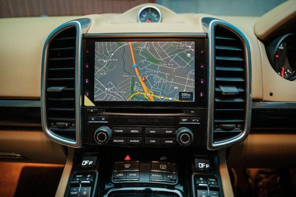 2017-Porsche-Cayenne-Diesel-Platinum image:17