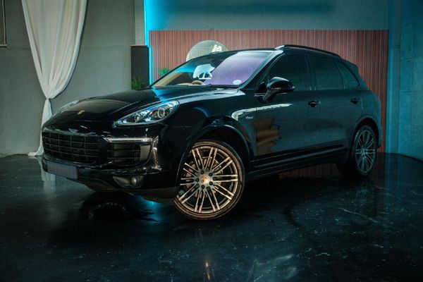 2017-Porsche-Cayenne-Diesel-Platinum image:1