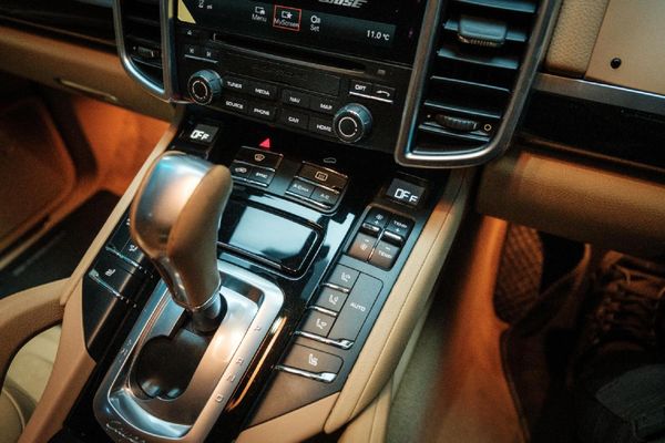 2017-Porsche-Cayenne-Diesel-Platinum image:19