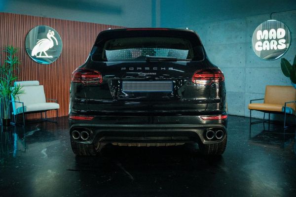 2017-Porsche-Cayenne-Diesel-Platinum image:3