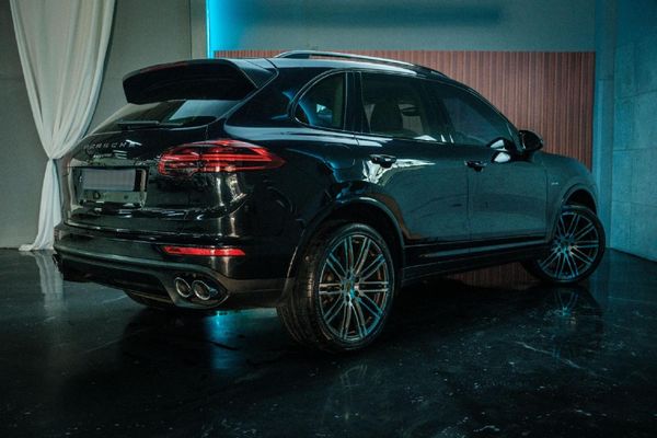2017-Porsche-Cayenne-Diesel-Platinum image:4