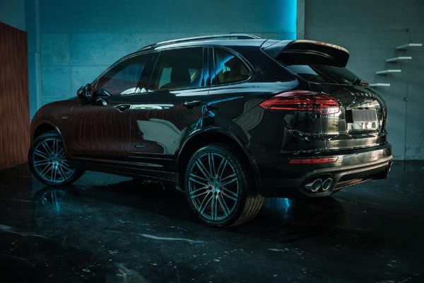 2017-Porsche-Cayenne-Diesel-Platinum image:5