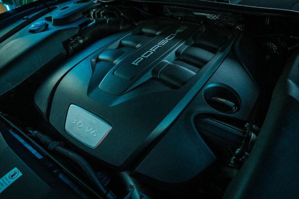 2017-Porsche-Cayenne-Diesel-Platinum image:7