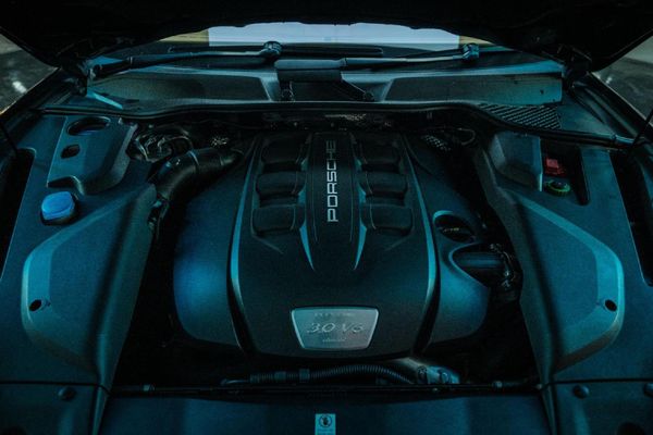 2017-Porsche-Cayenne-Diesel-Platinum image:8