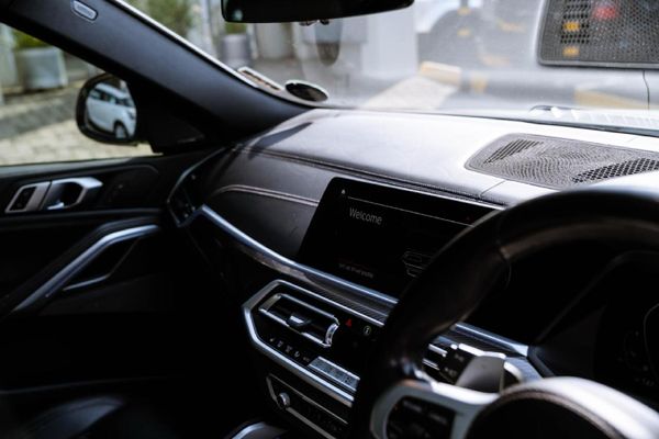 2021-BMW-X6-M50i image:9