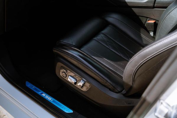 2021-BMW-X6-M50i image:15