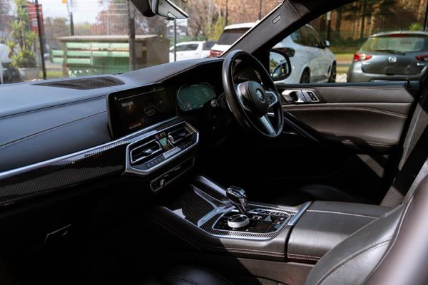 2021-BMW-X6-M50i image:16