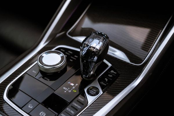 2021-BMW-X6-M50i image:19