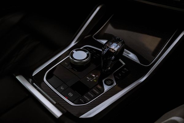 2021-BMW-X6-M50i image:20