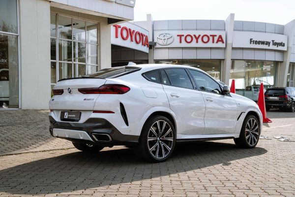 2021-BMW-X6-M50i image:26