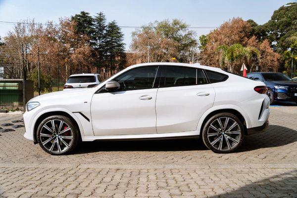2021-BMW-X6-M50i image:3