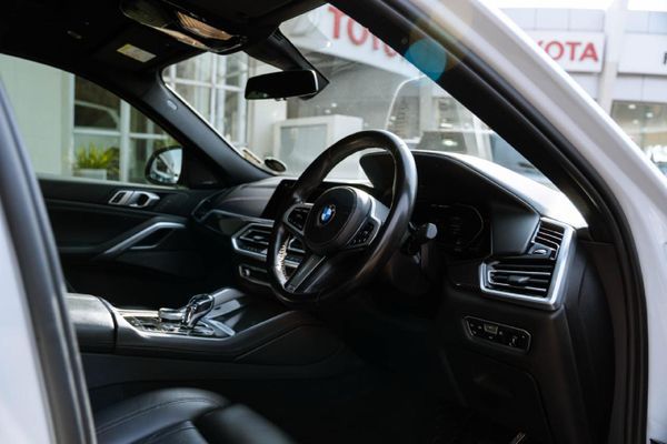2021-BMW-X6-M50i image:6