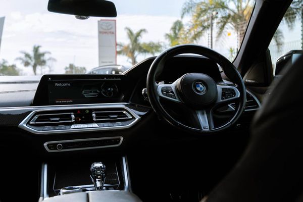 2021-BMW-X6-M50i image:7