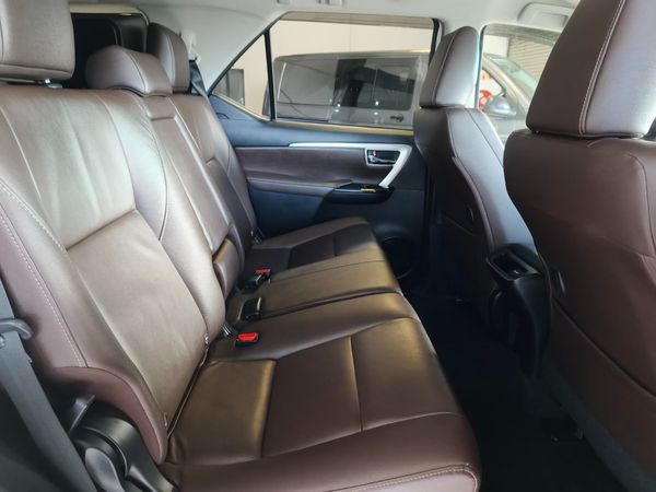 2018-Toyota-Fortuner-24-GD-6-Raised-Body image:10