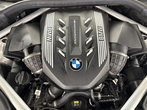 2021-BMW-X6-M50i image:12