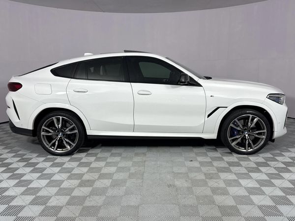 2021-BMW-X6-M50i image:16