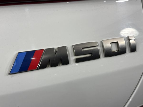 2021-BMW-X6-M50i image:8
